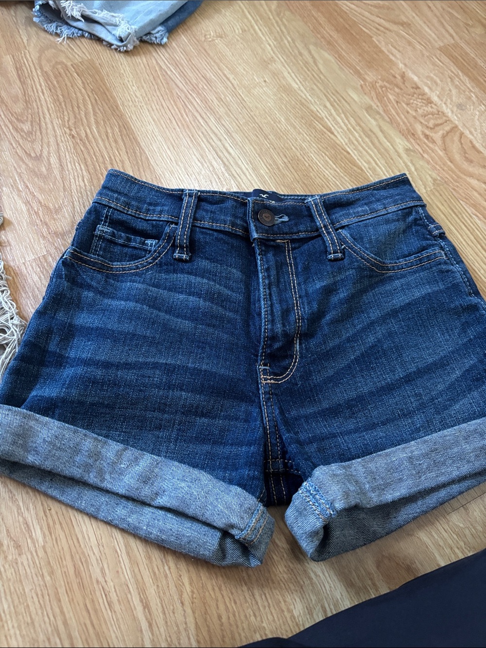 Hollister high rise size 00 shorts